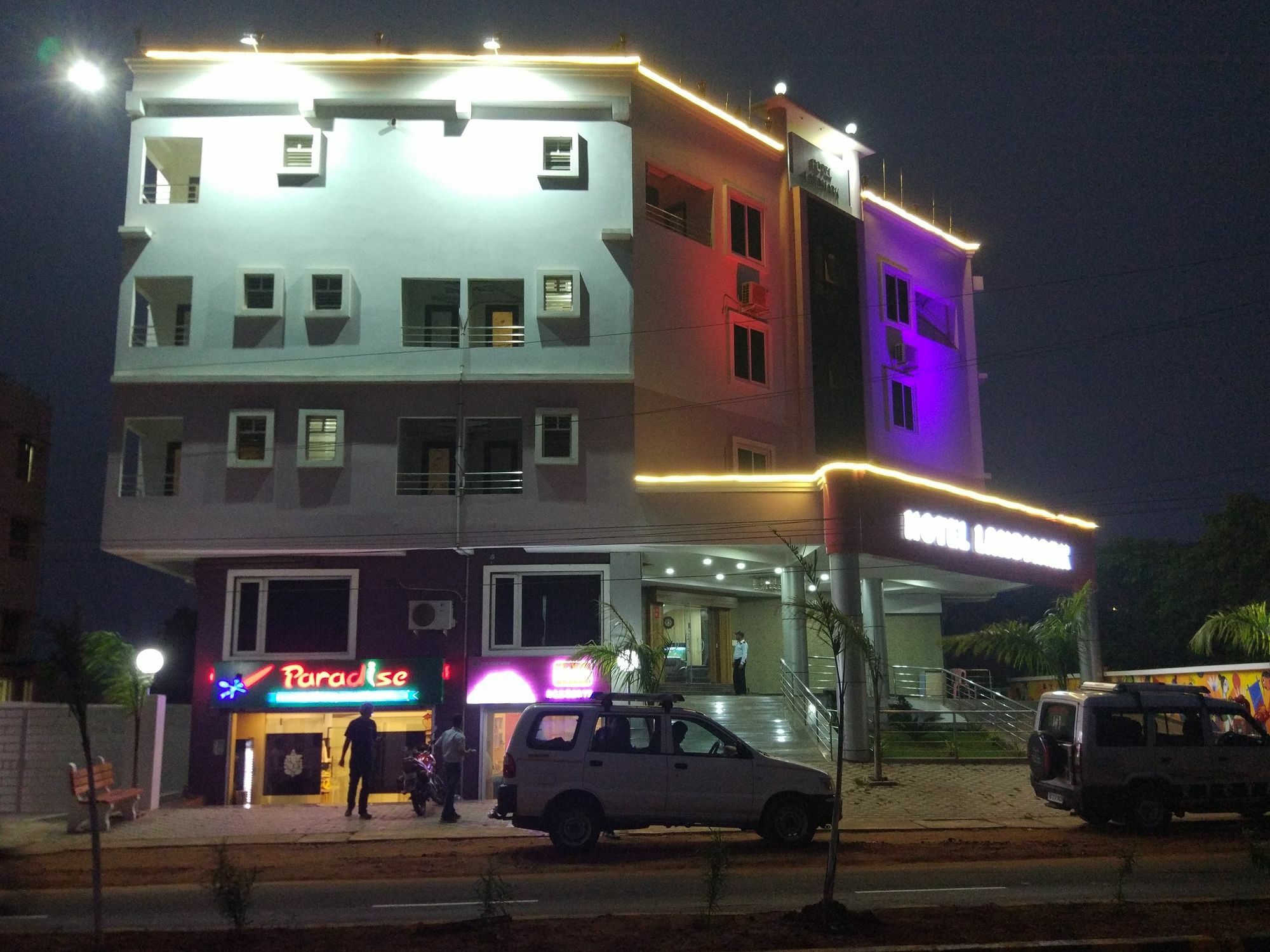 Hotel Landmark Bhubaneswar Exterior photo